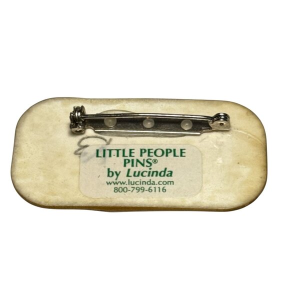 Lucinda Little People Pins Winter Glitter Skater Girl Resin Brooch - Picture 5 of 6